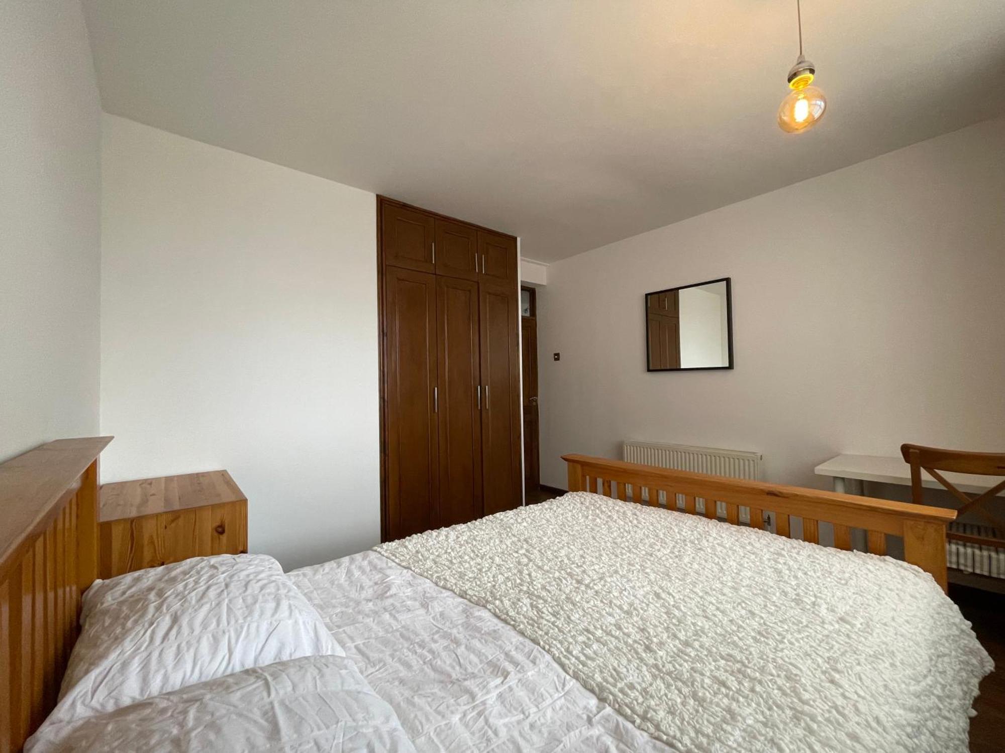 2 Bedrooms 2 Stations Apartment London