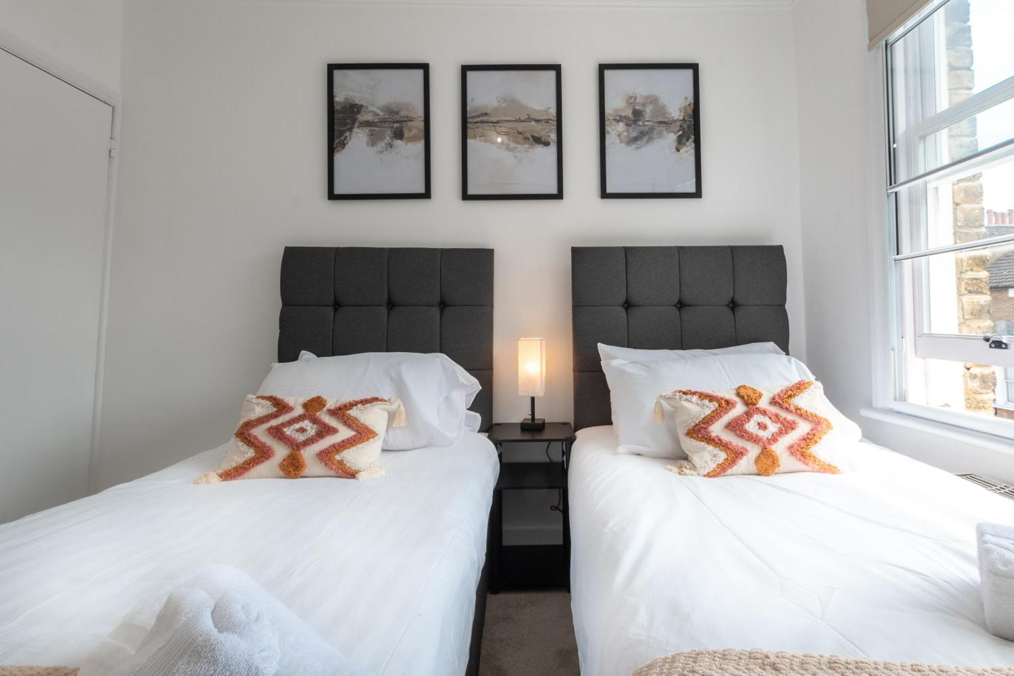 Hammersmith - 2 Bedroom Flat *