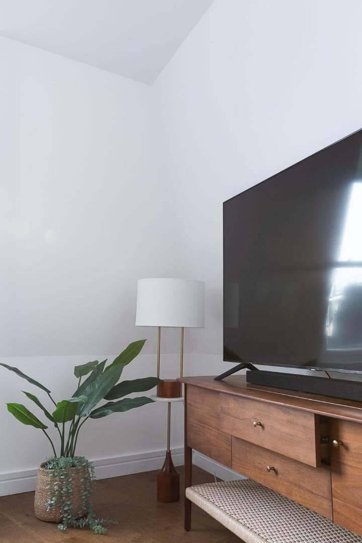 Stunning 2 Bedroom Duplex In Holborn Apartment *
