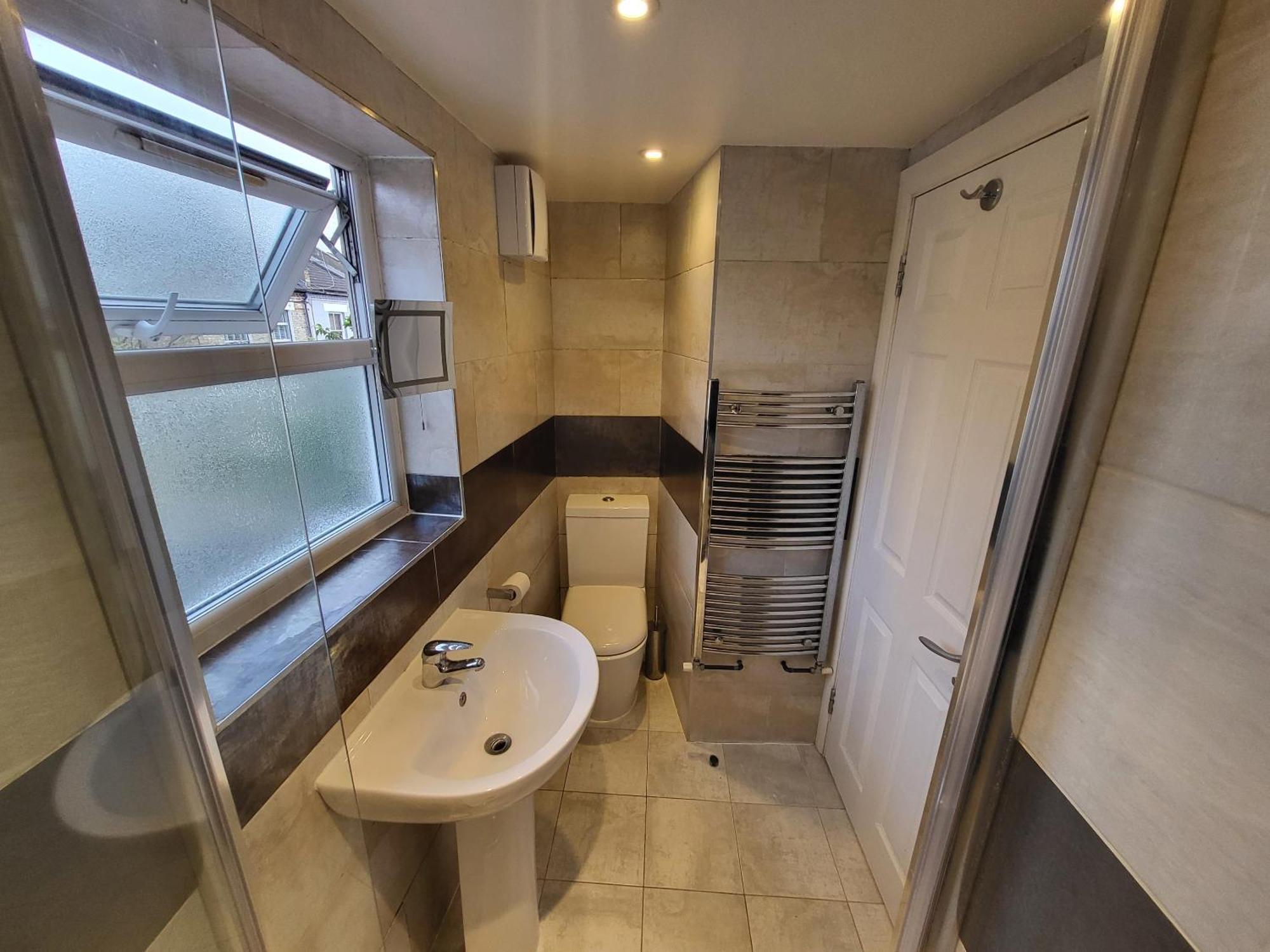 Large 4 Bedroom House In Apartamento *