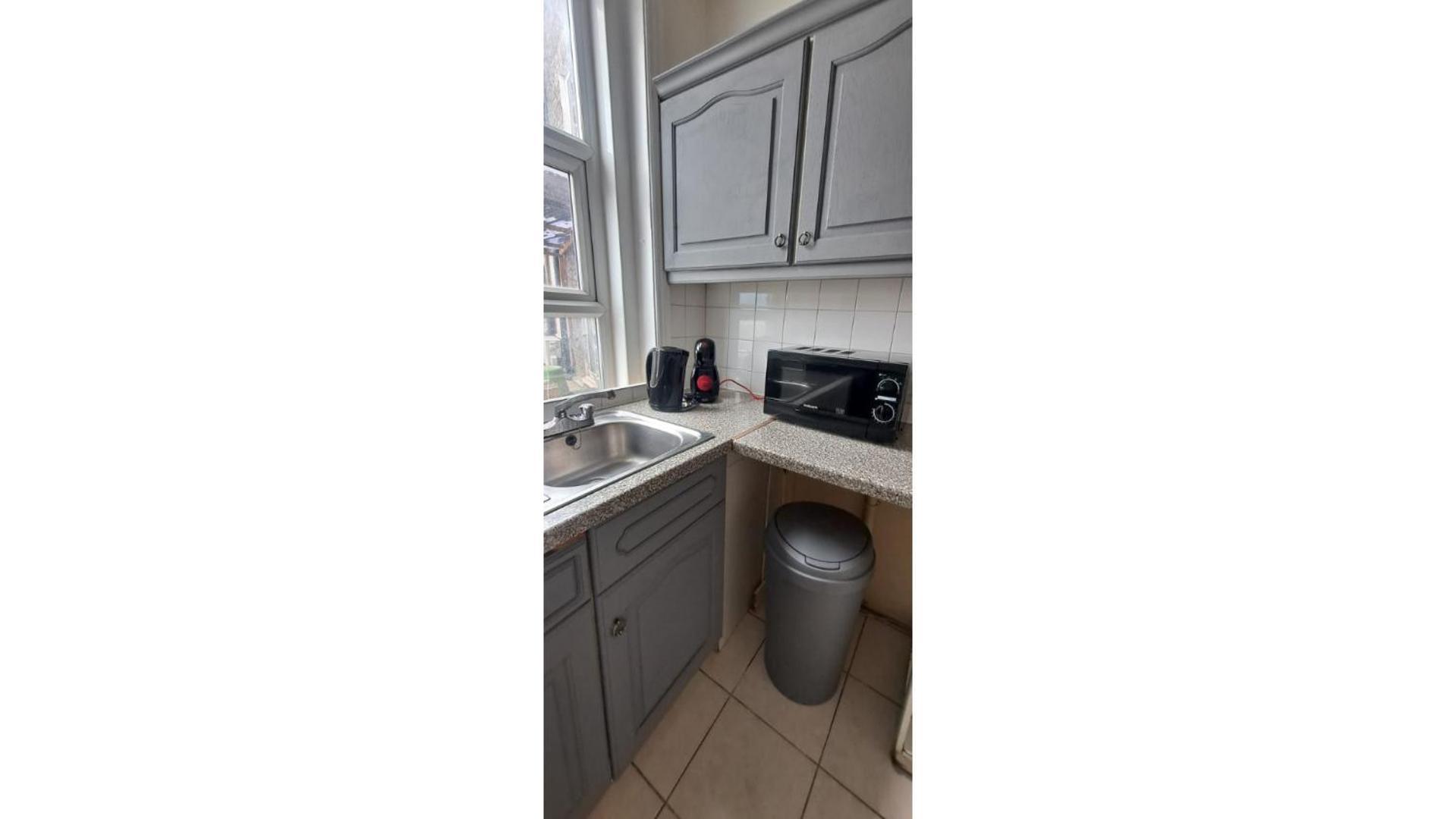Charmstay Shepherds Bush Apartment *