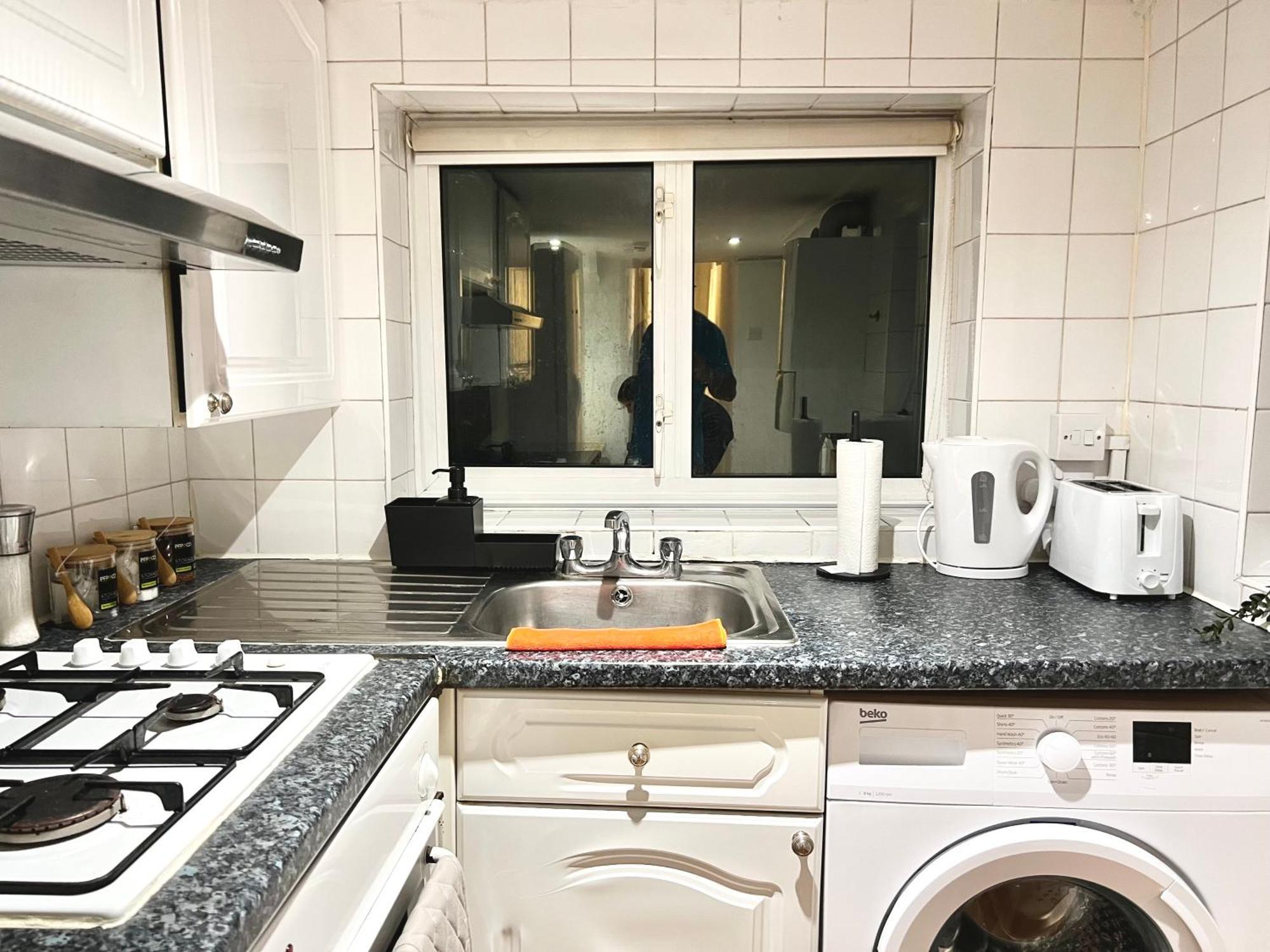 Apartment Private House Shepherd's Bush W3 *