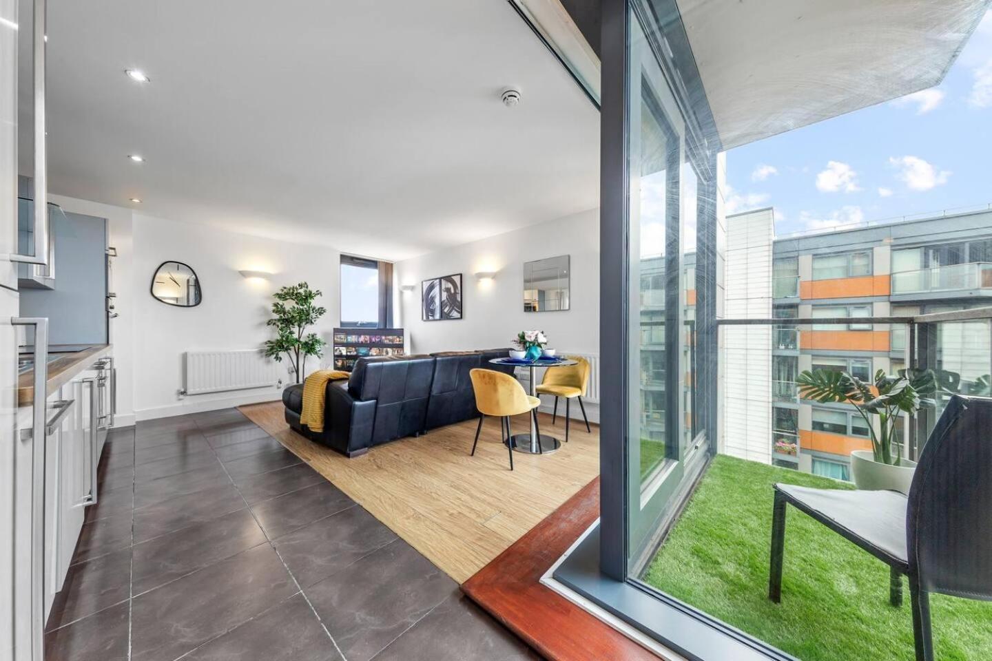 Lovely & Cosy 2 Beds Skyline View Apartamento