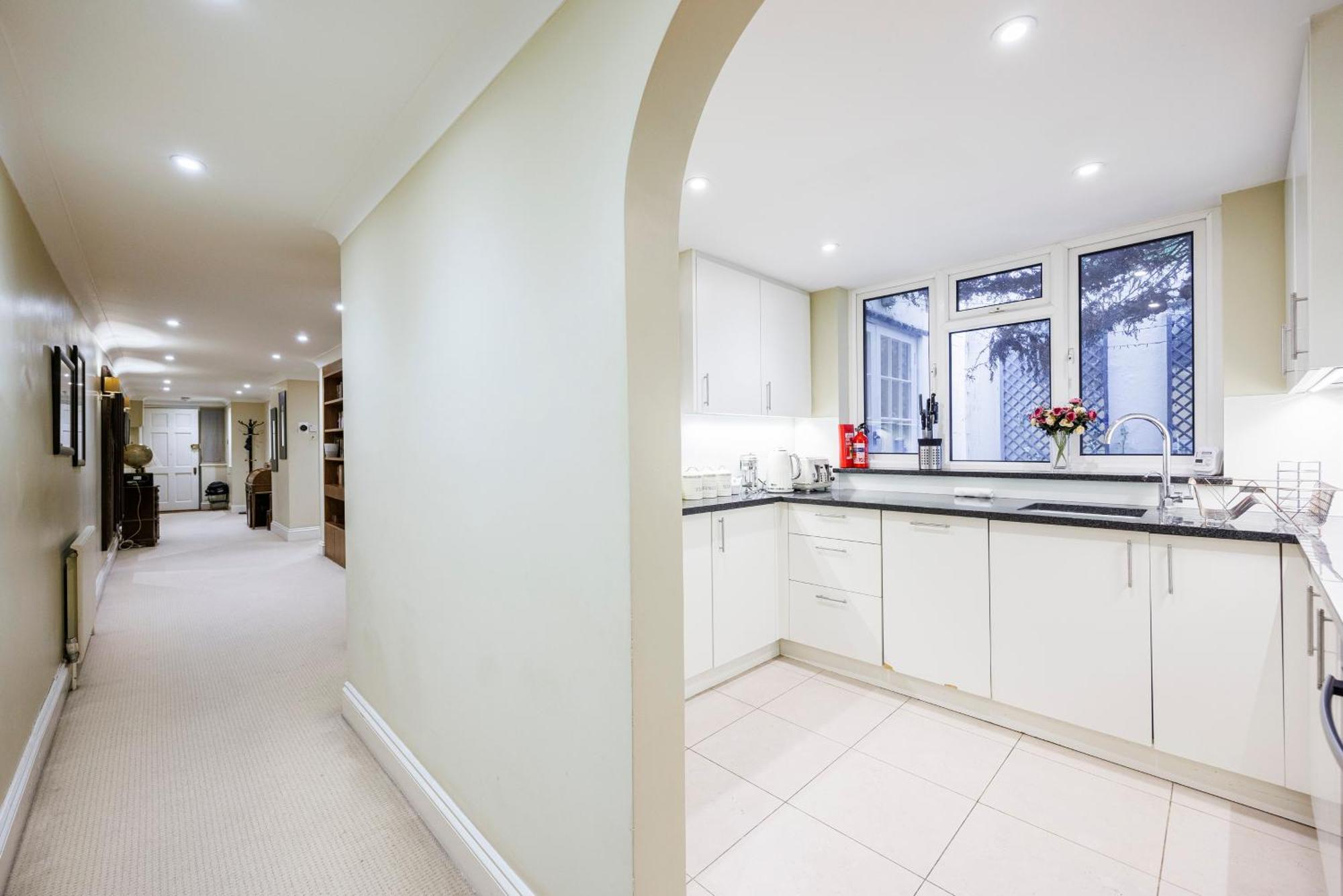 Hyde Park Hideaway Sleeps 6 *