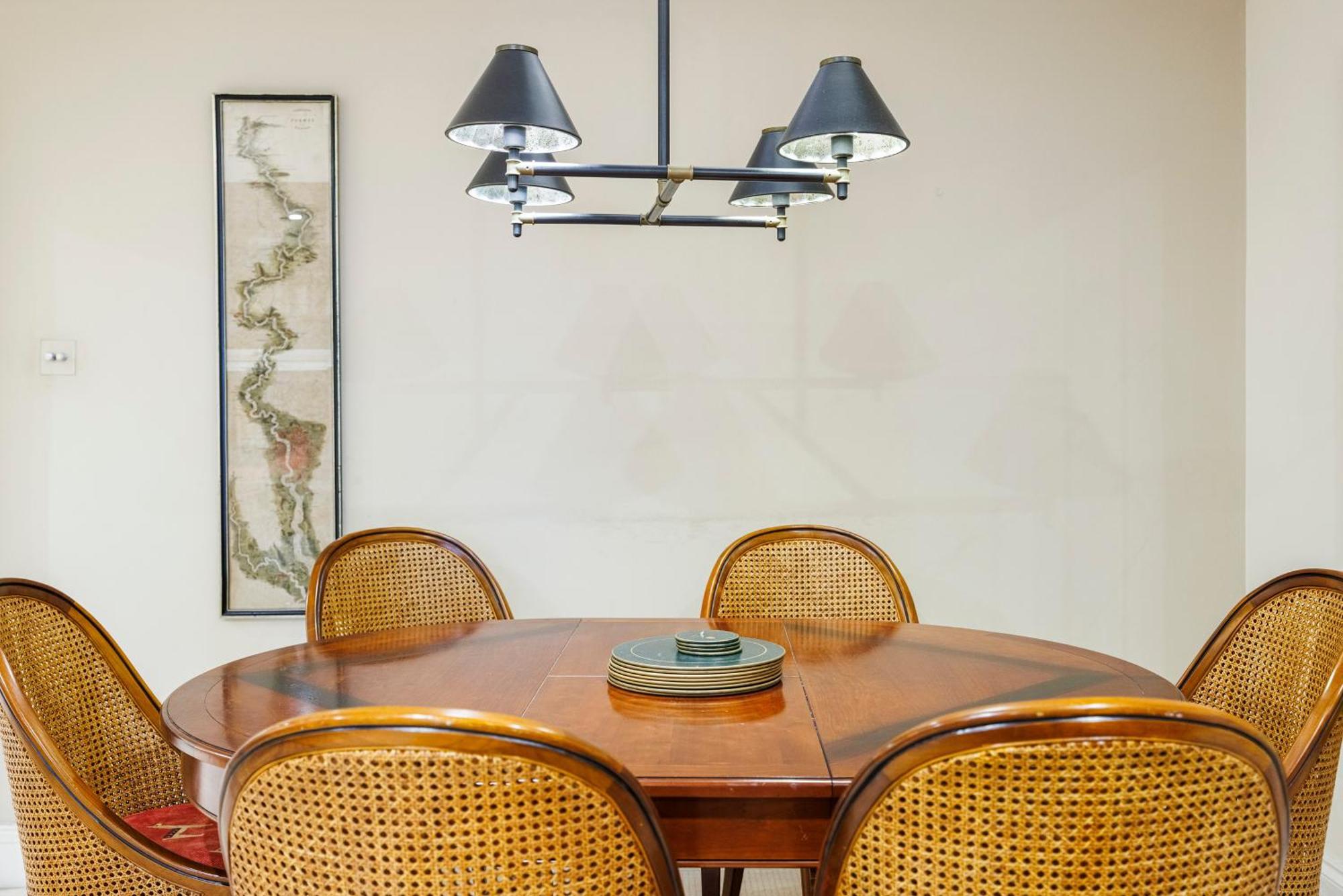 Hyde Park Hideaway Sleeps 6