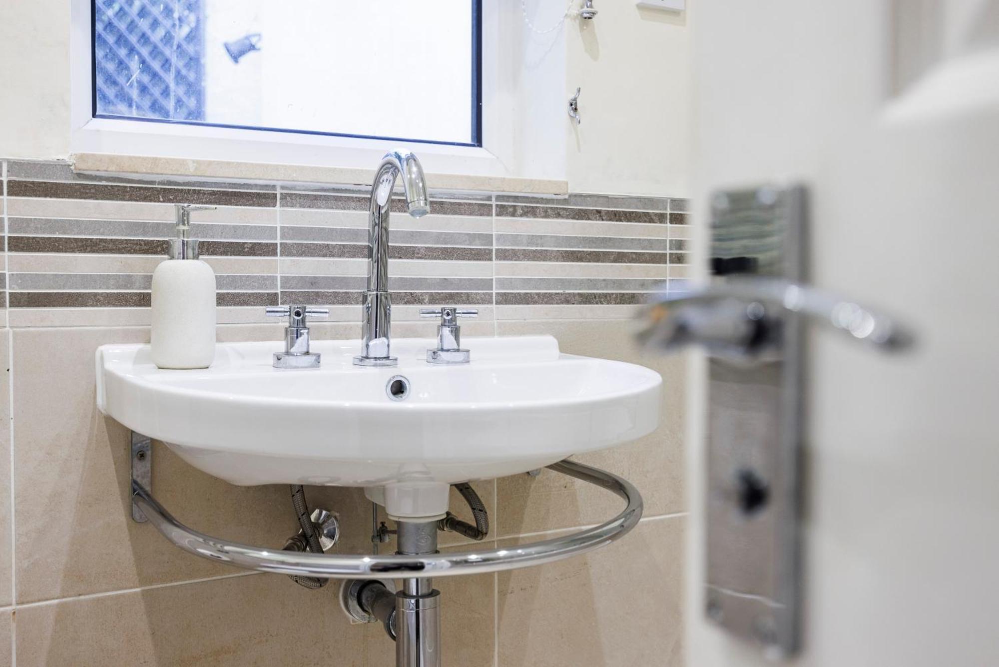 Hyde Park Hideaway Sleeps 6 London