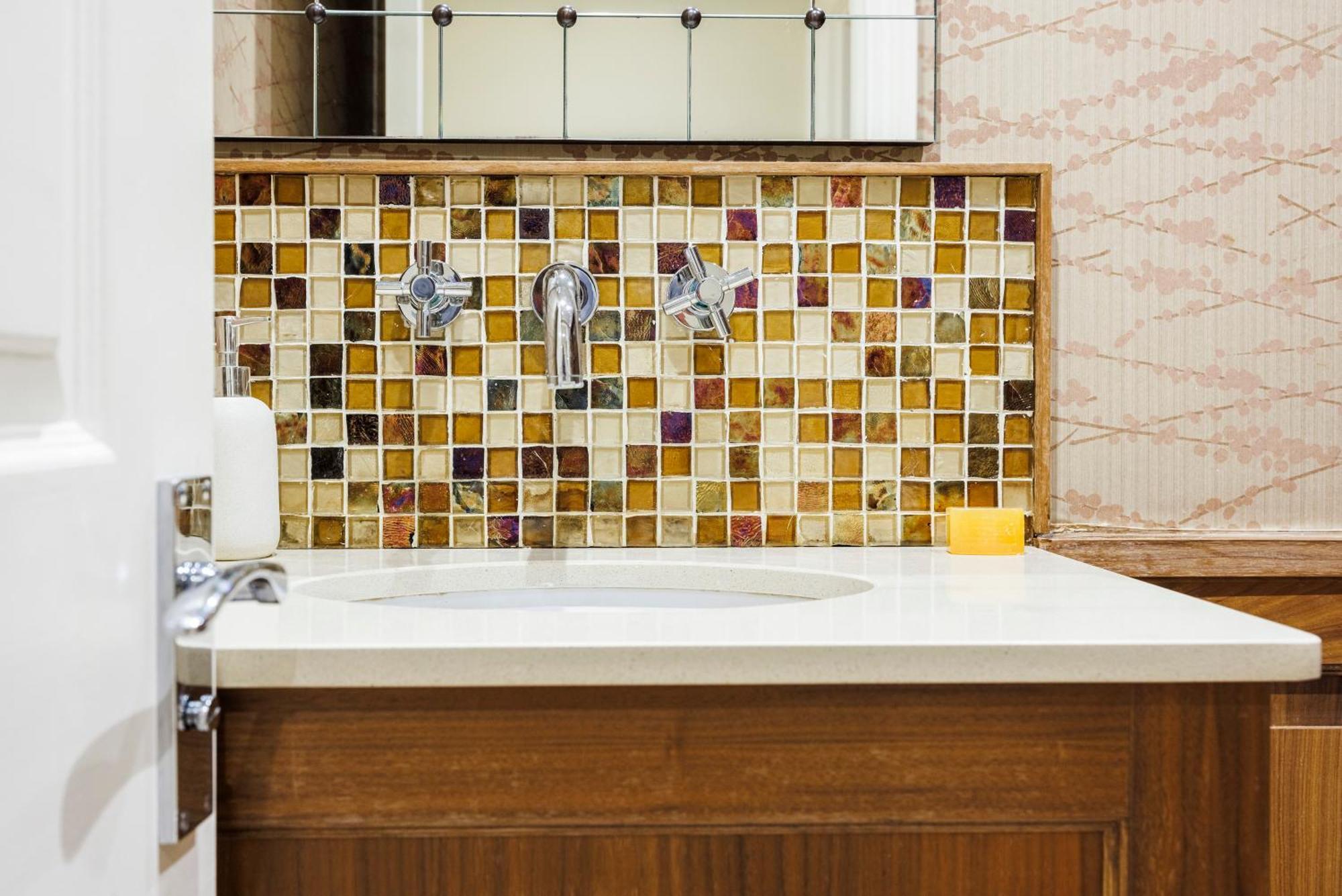 Hyde Park Hideaway Sleeps 6 Apartment