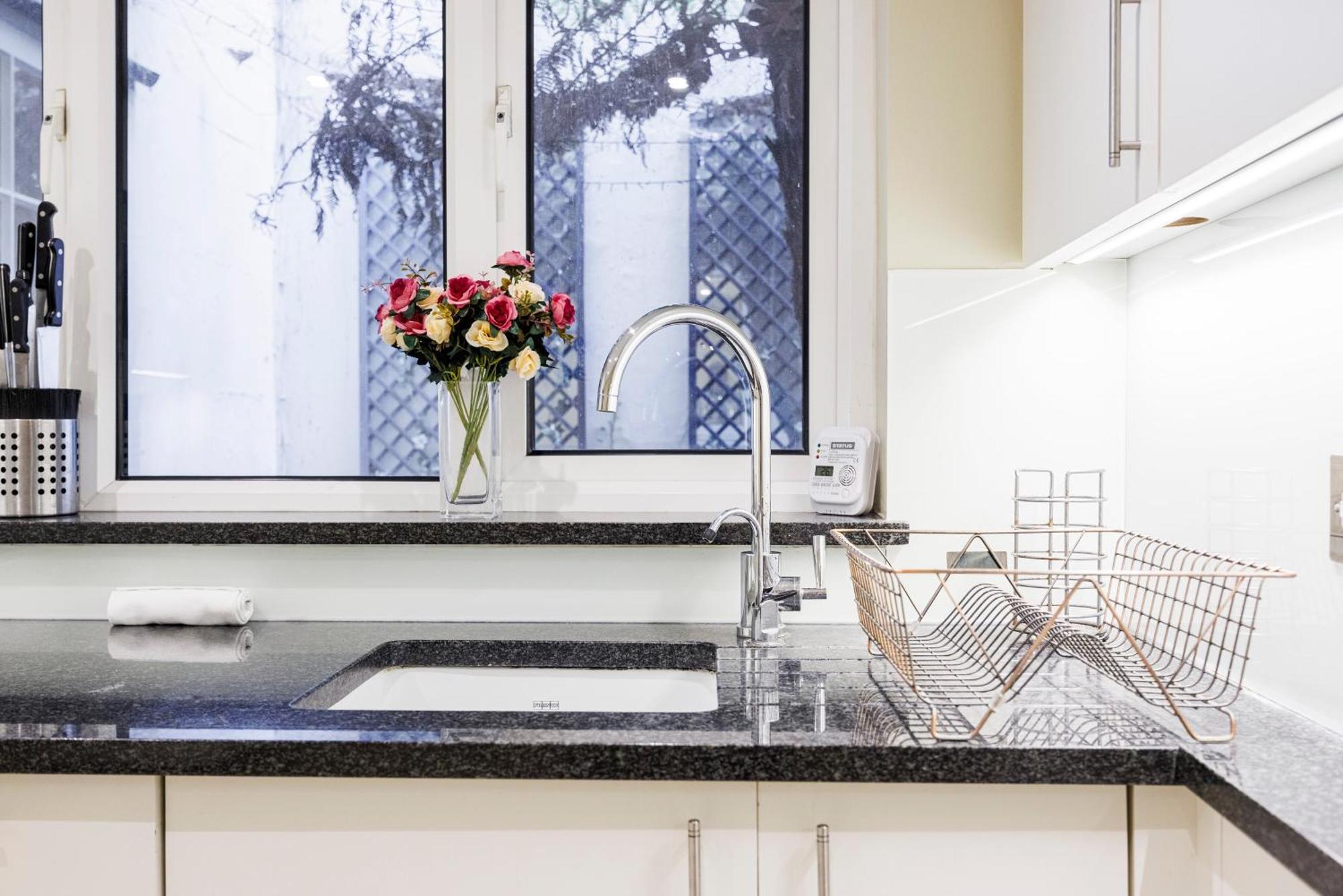 Hyde Park Hideaway Sleeps 6 Apartment