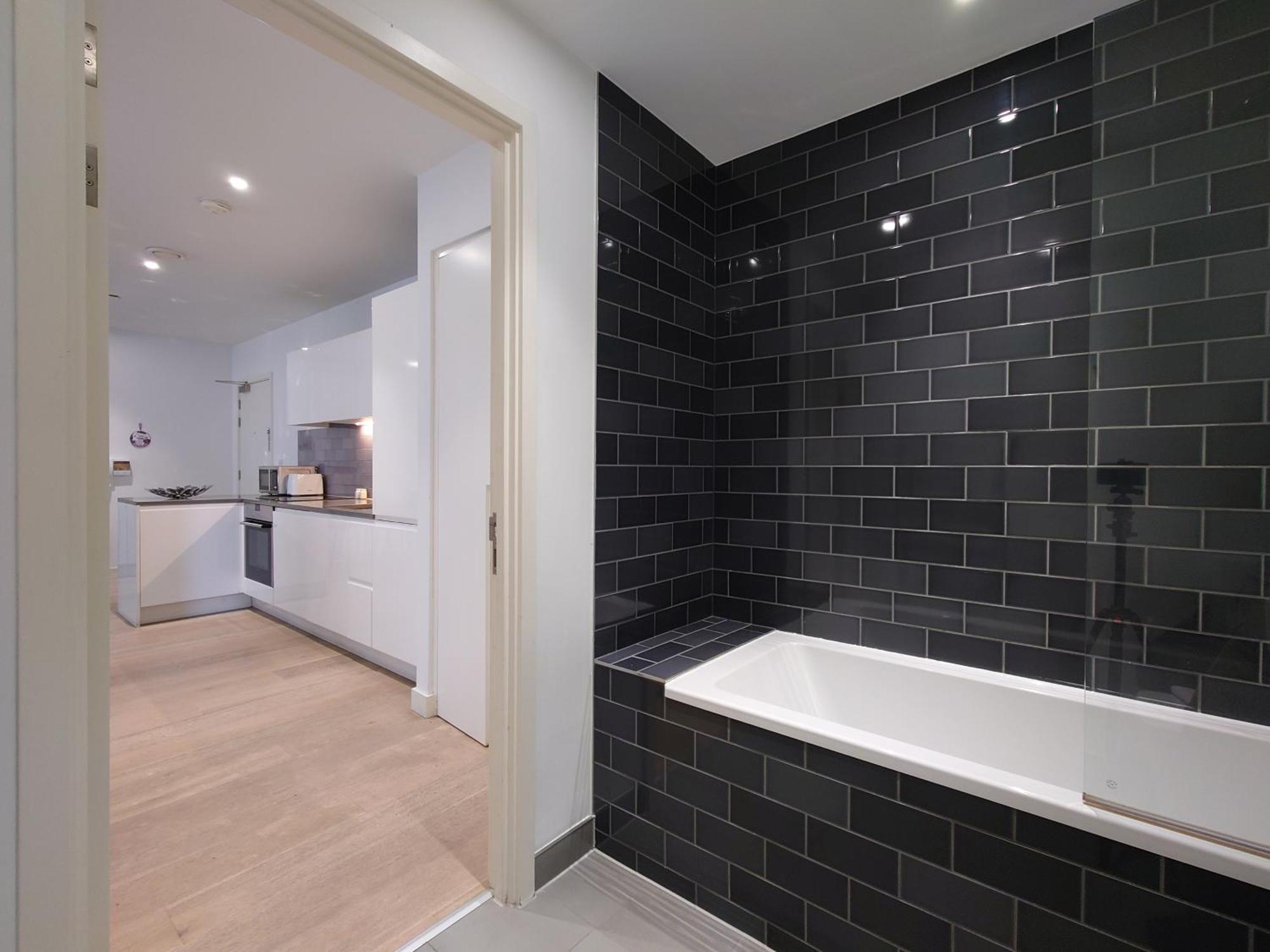 Fully Serviced One Bed In Royal Wharf * London