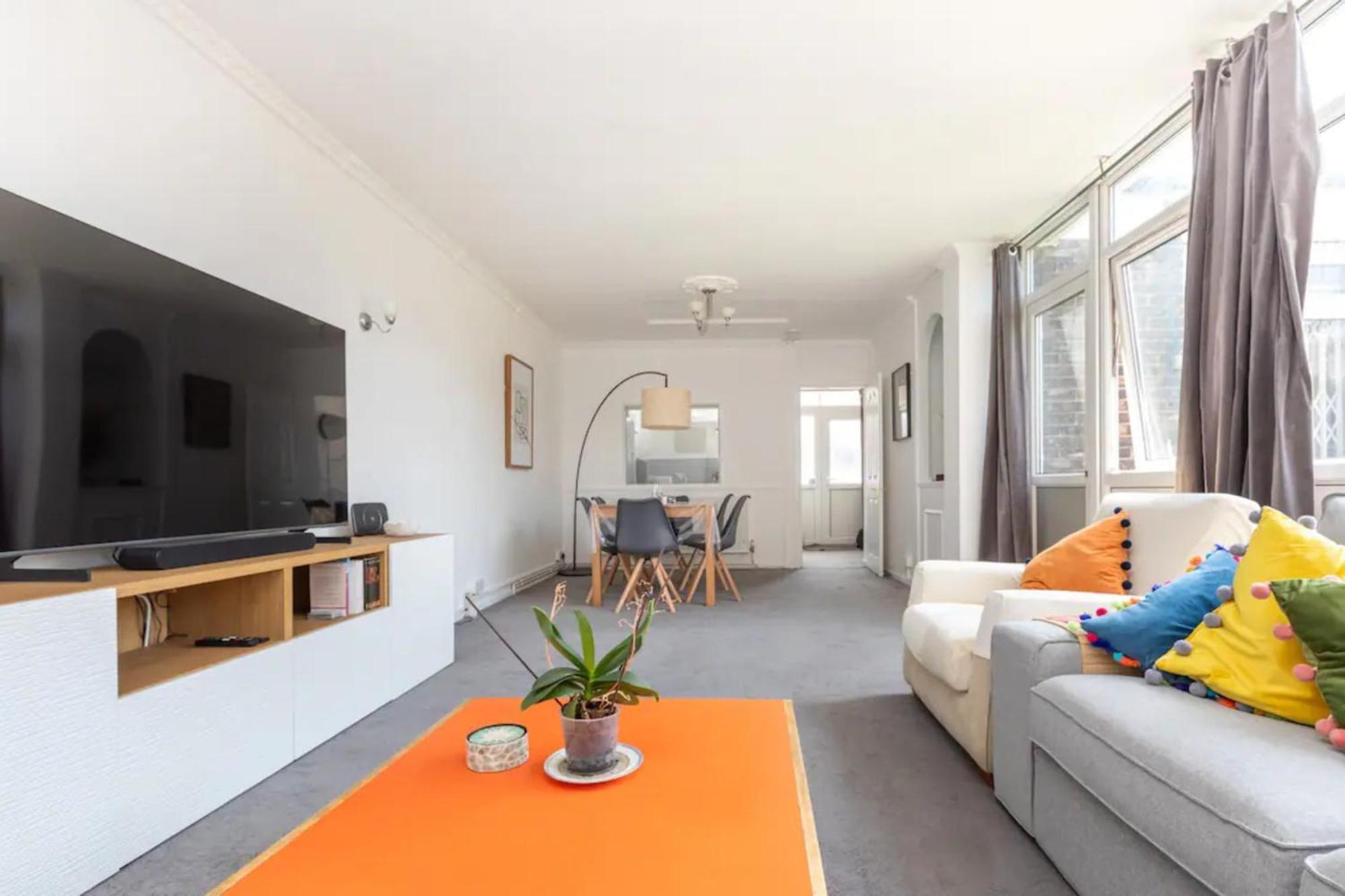 Spacious & Welcoming 4bd House - Kennington Apartment