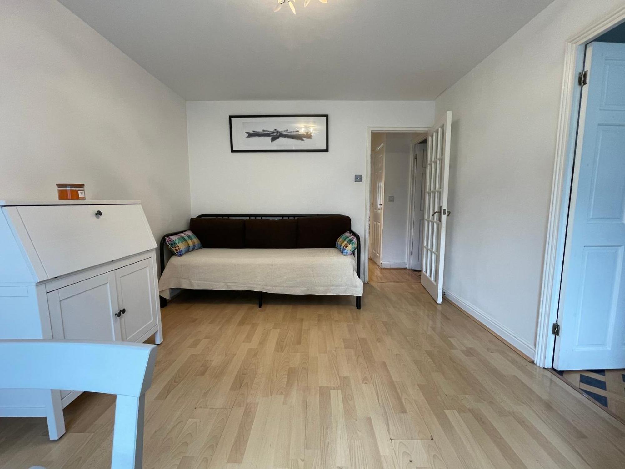 Surrey Docks Se16 Near Canada Water N Easy Access Canary Wharf London