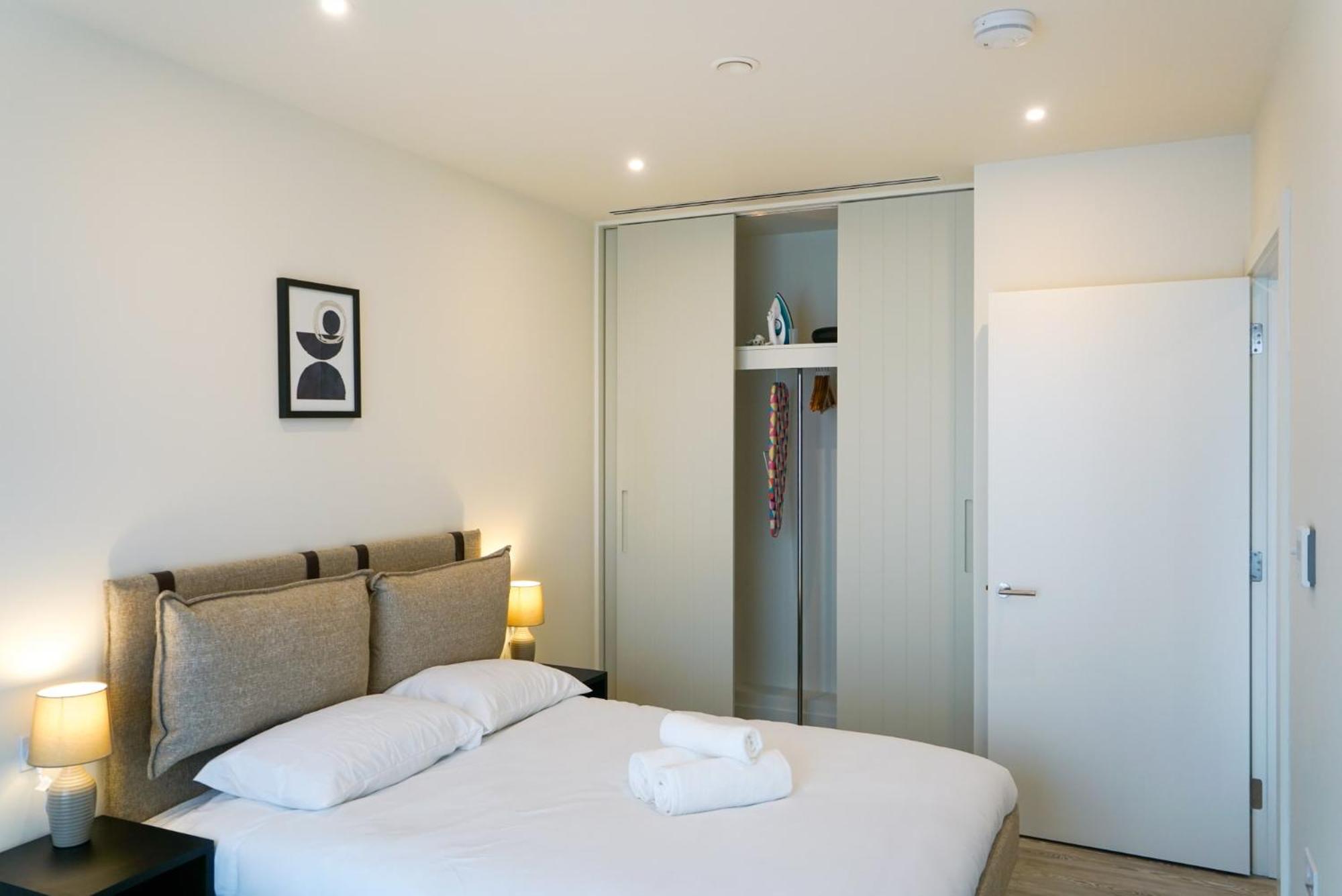 One And Two Bedroom At Coppermaker Square In Lively Stratford *