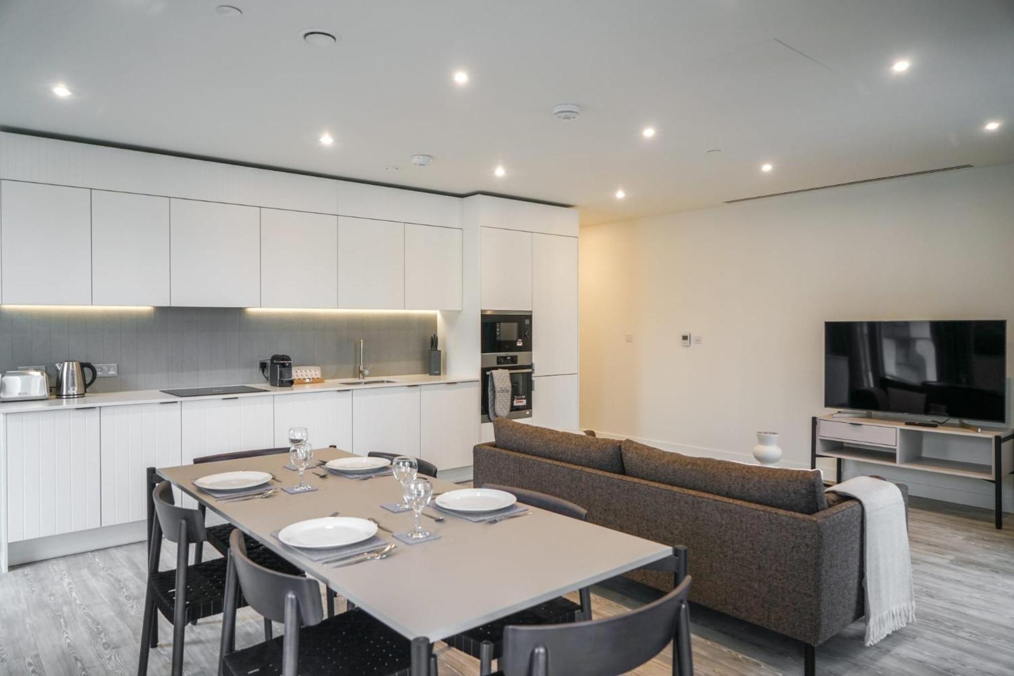 One And Two Bedroom At Coppermaker Square In Lively Stratford Aparthotel Londres