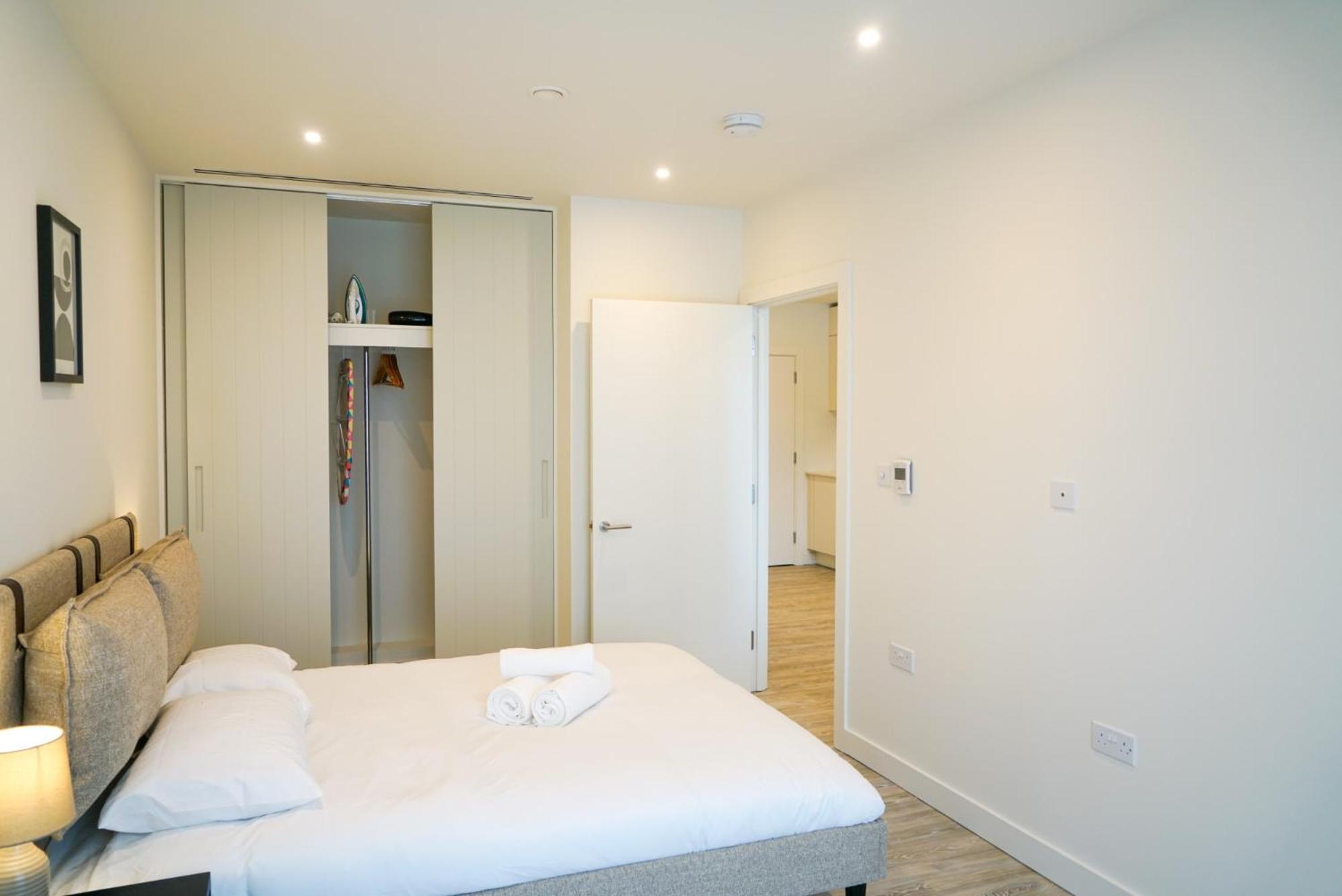 Aparthotel One And Two Bedroom At Coppermaker Square In Lively Stratford *