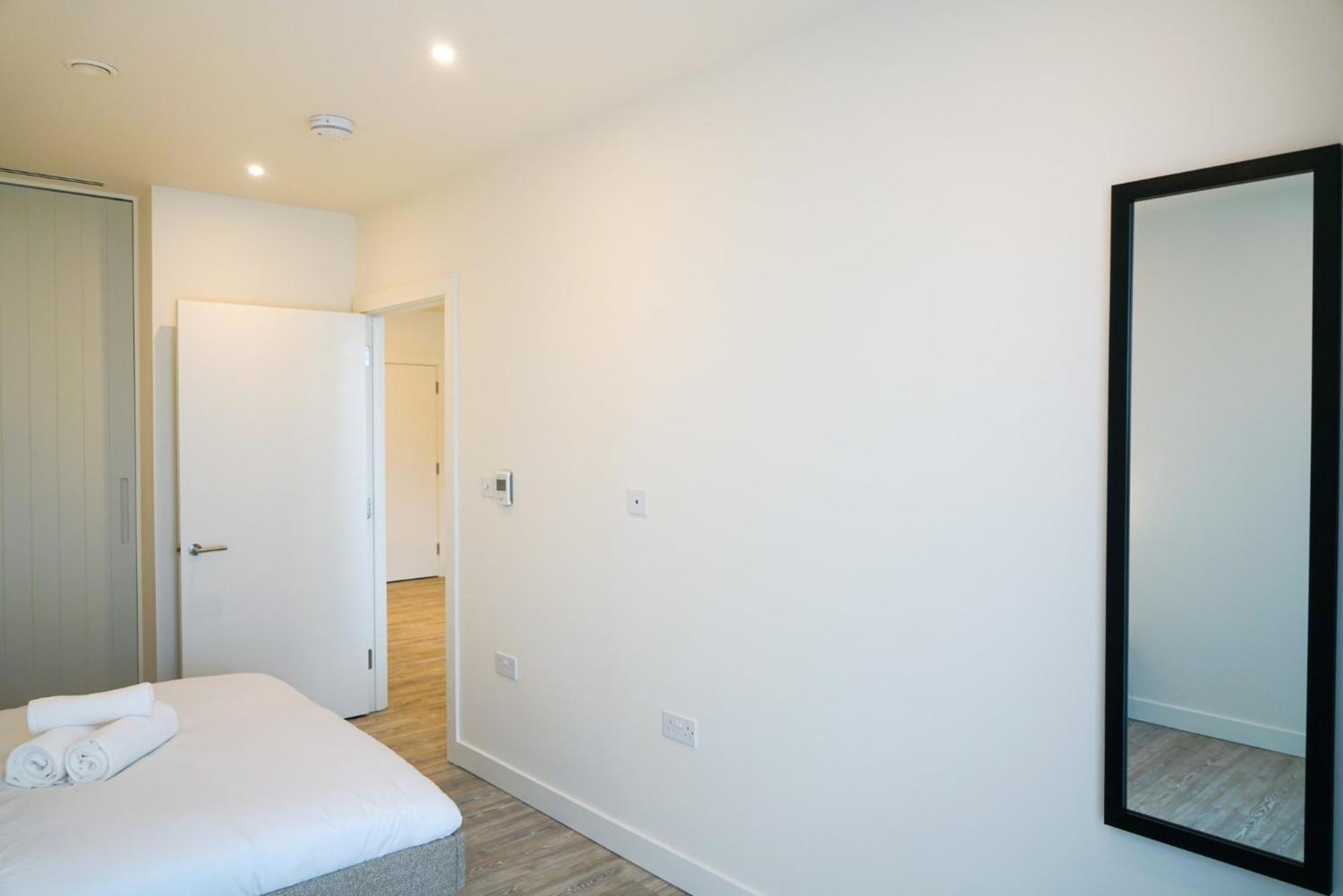 One And Two Bedroom At Coppermaker Square In Lively Stratford Aparthotel Londres