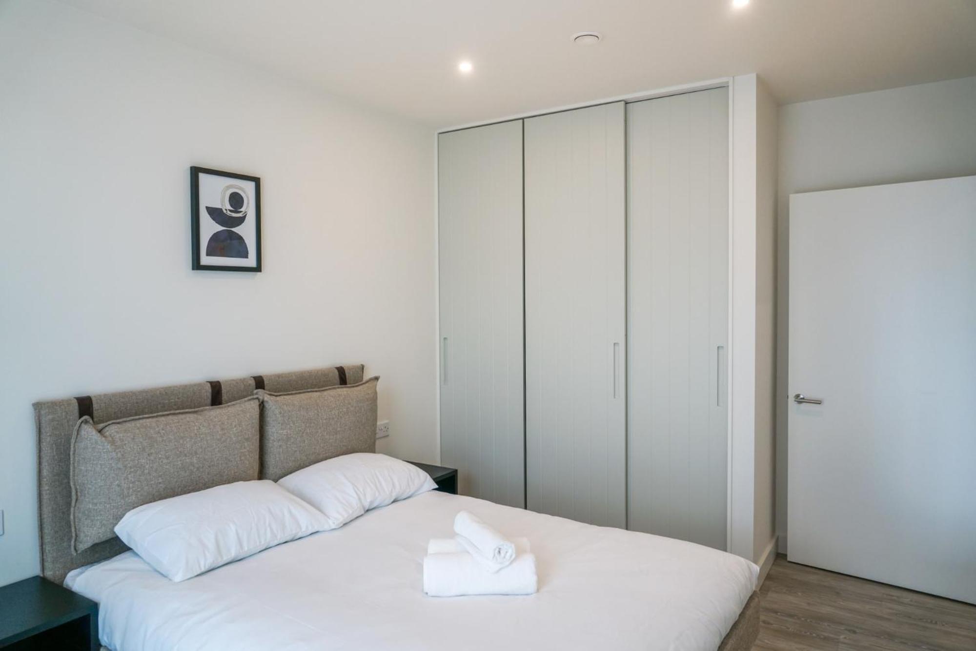 Aparthotel One And Two Bedroom At Coppermaker Square In Lively Stratford *