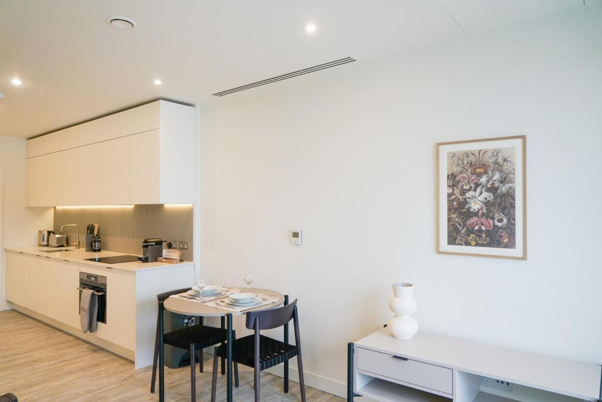 One And Two Bedroom At Coppermaker Square In Lively Stratford Aparthotel Londres
