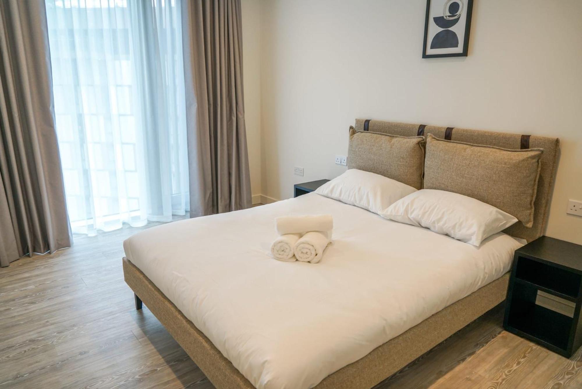 One And Two Bedroom At Coppermaker Square In Lively Stratford Aparthotel *