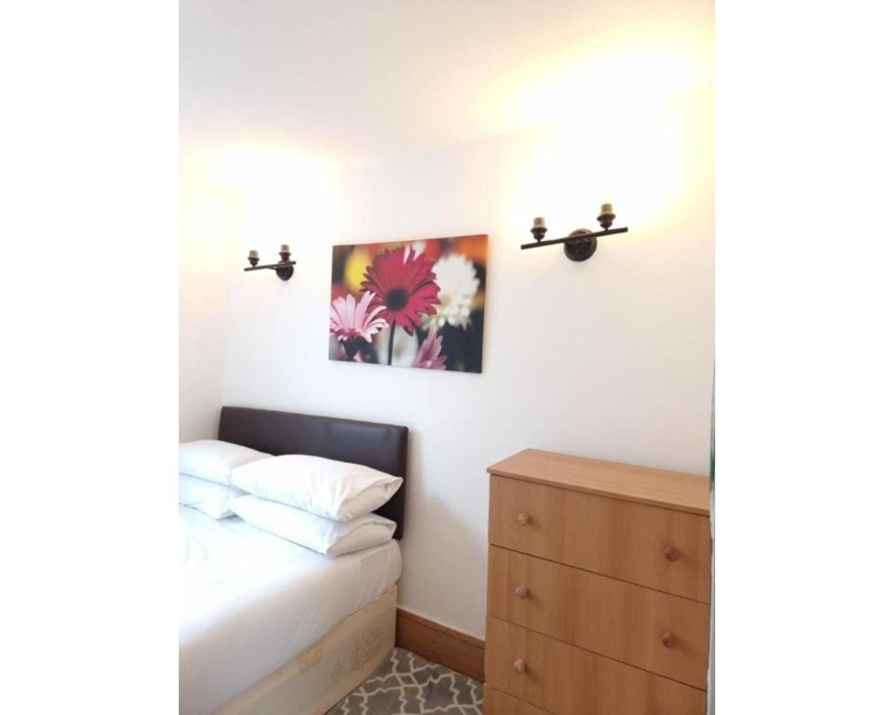 Apartment 80 Inverness Terrace London