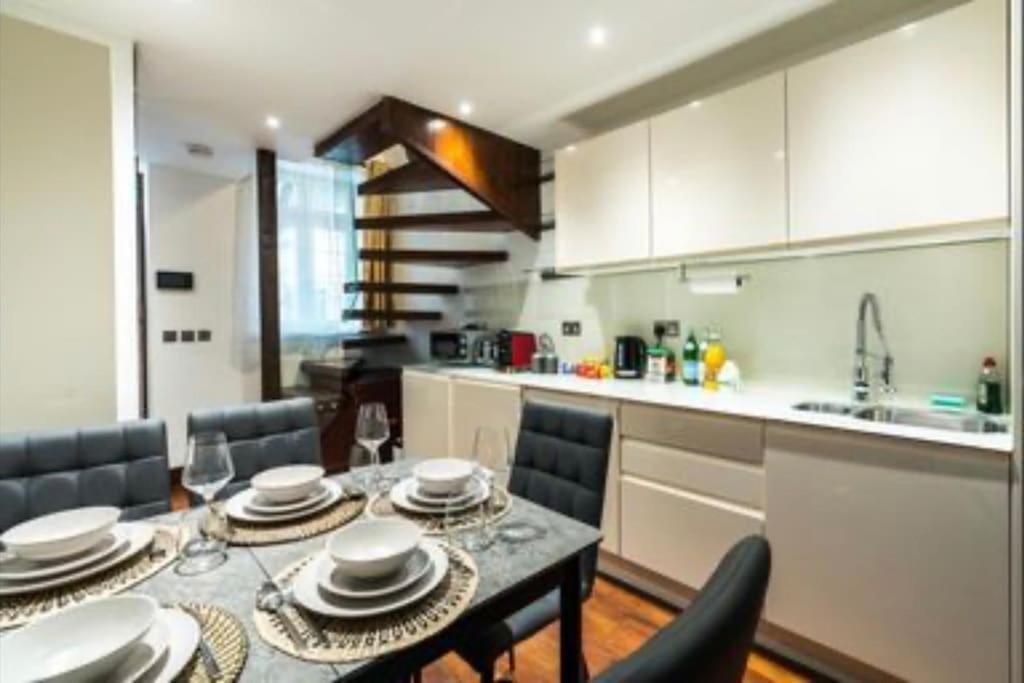 Harrods 4br 6bed House Ac * London