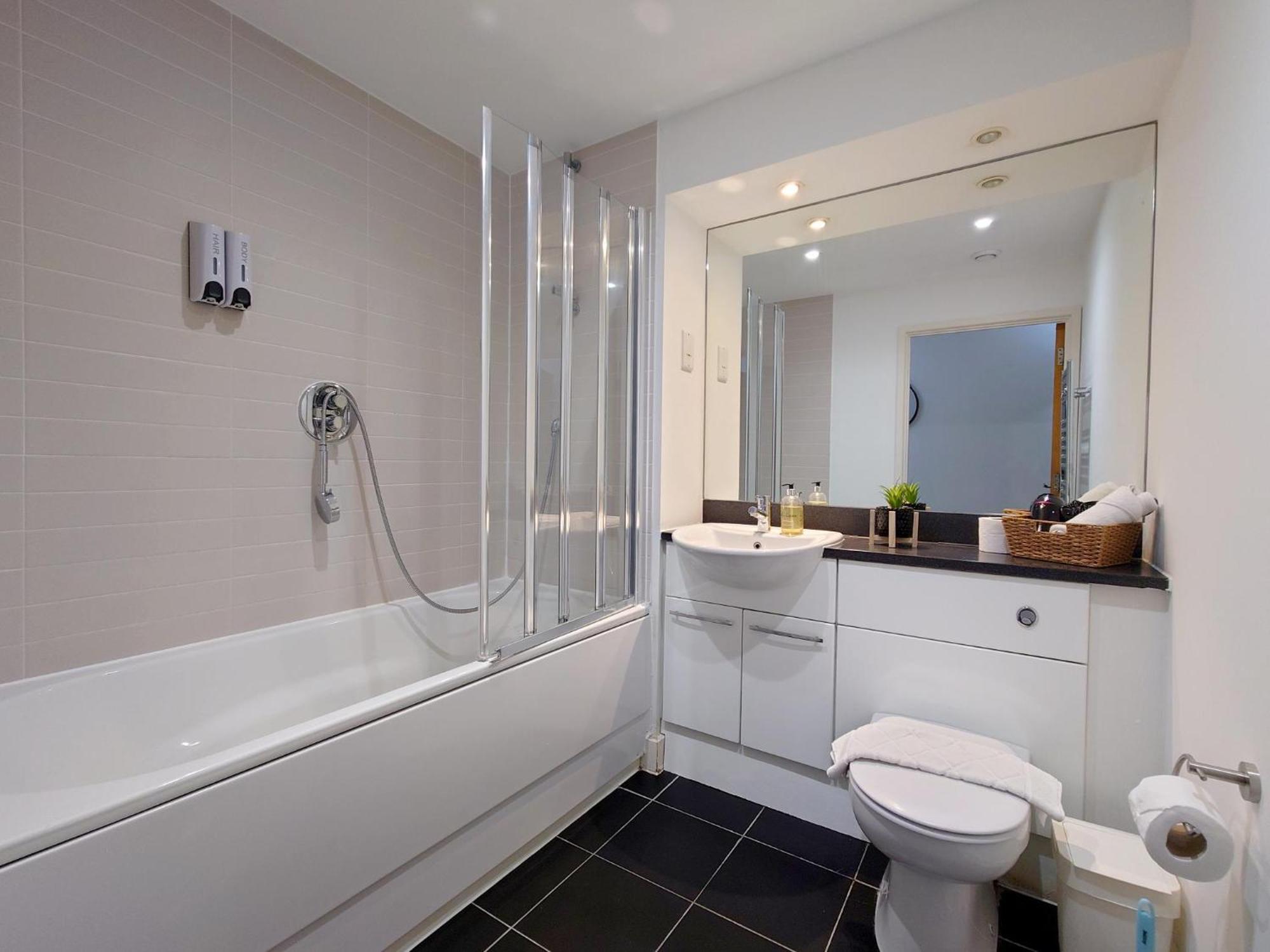 Luxury Dockview 3 Beds Excel Apartment