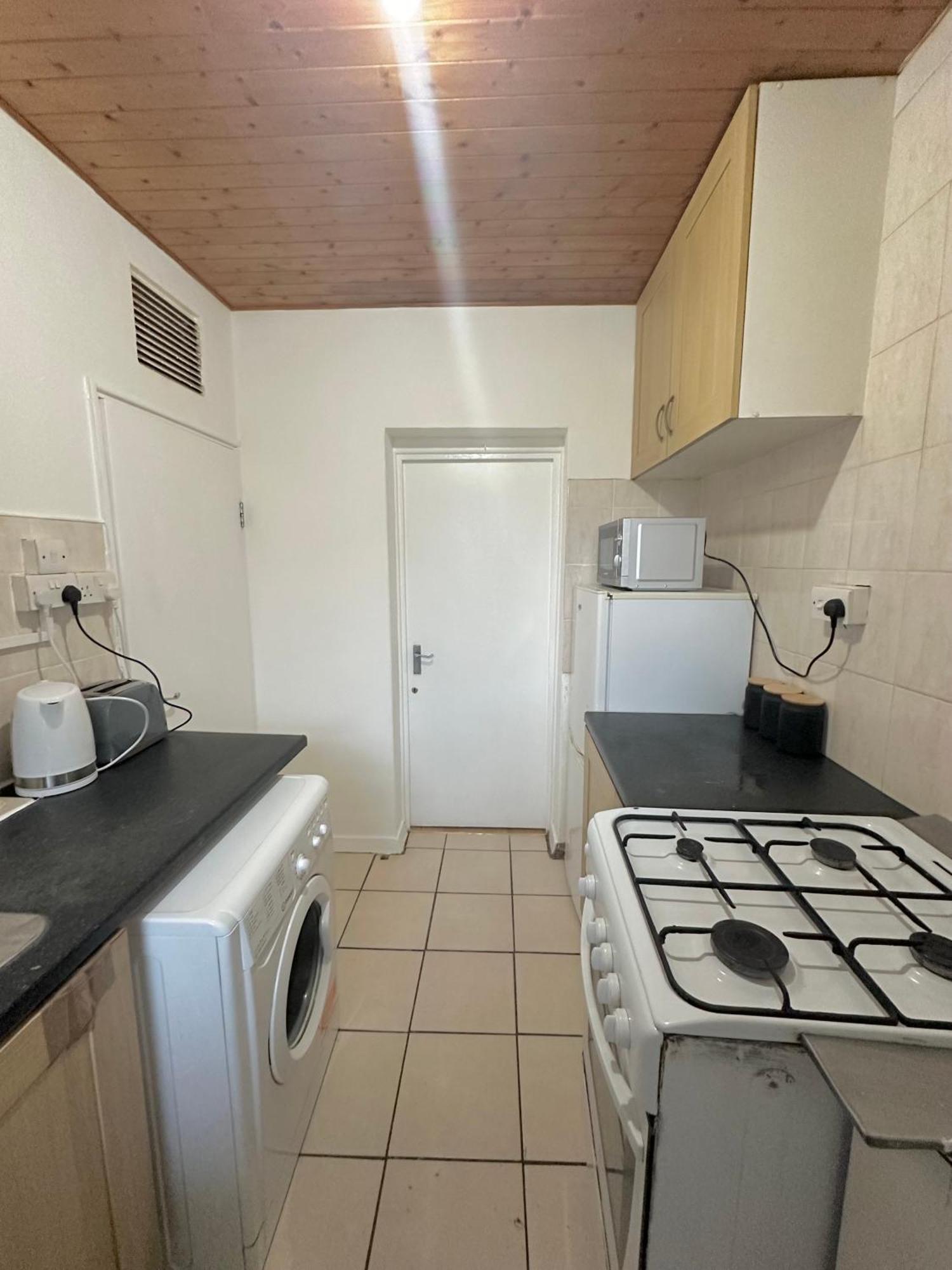 1 Bedroom Flat In Whitechapel, Apartment