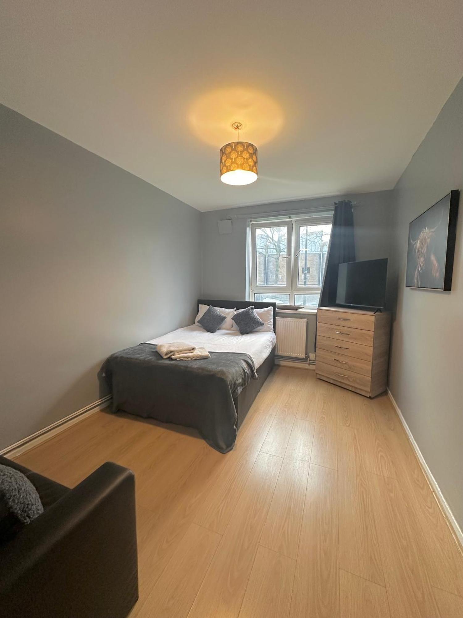 Apartment 1 Bedroom Flat In Whitechapel, London