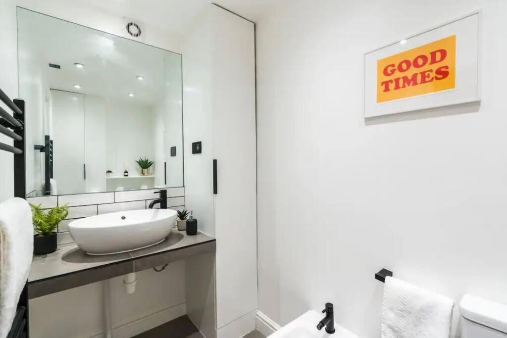Apartment 3 X Bedroom Riverside Flat With Hot Tub On Roof Terrace