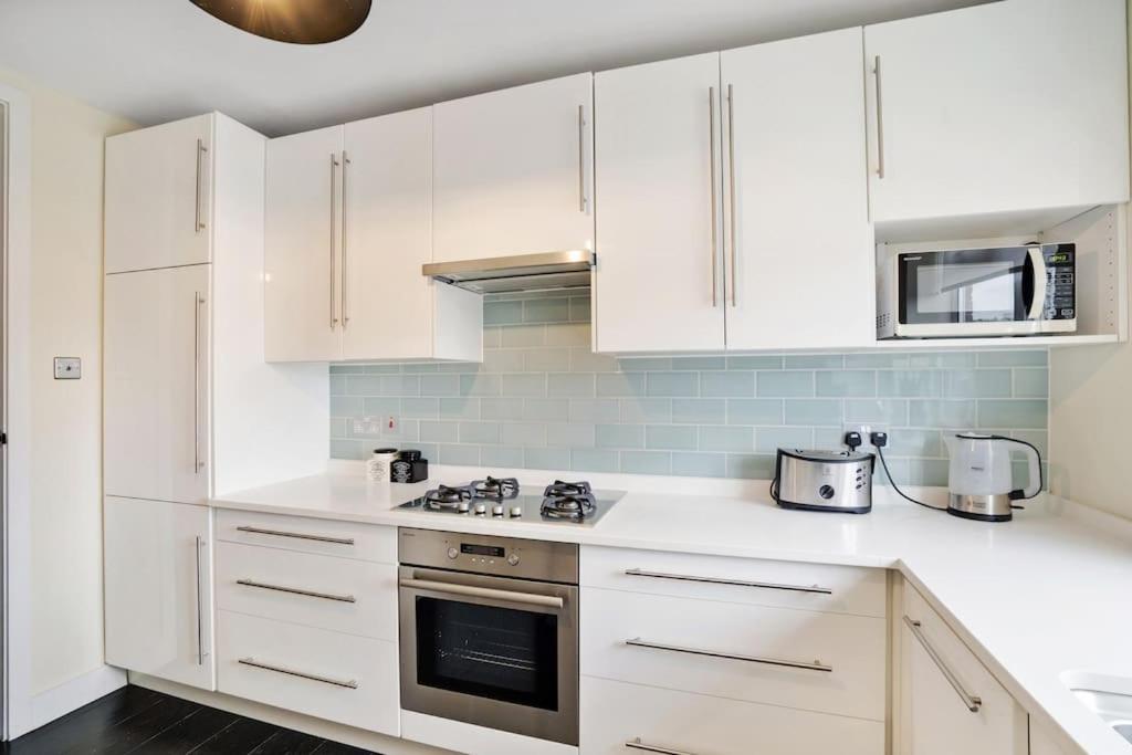 The Camden Bright & Beautiful 2-bed Retreat * London