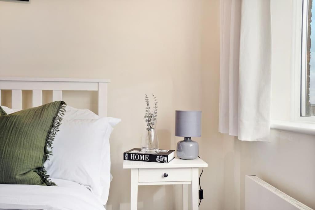 The Camden Bright & Beautiful 2-bed Retreat