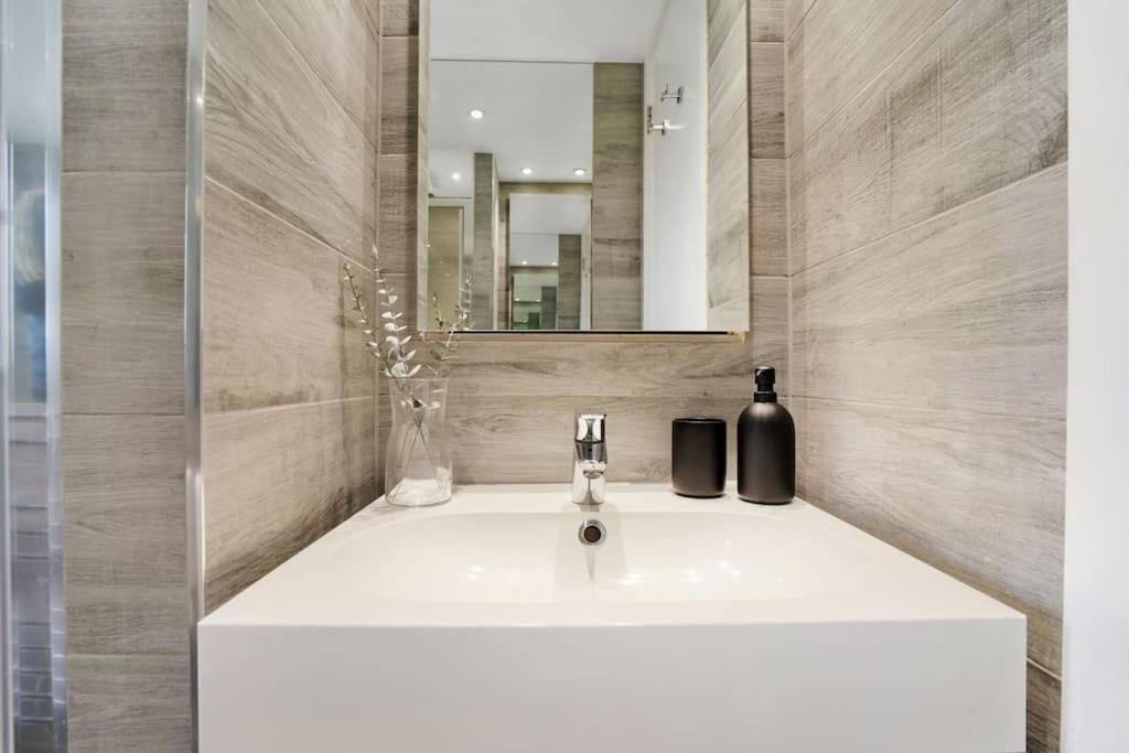 The Camden Bright & Beautiful 2-bed Retreat Apartment London