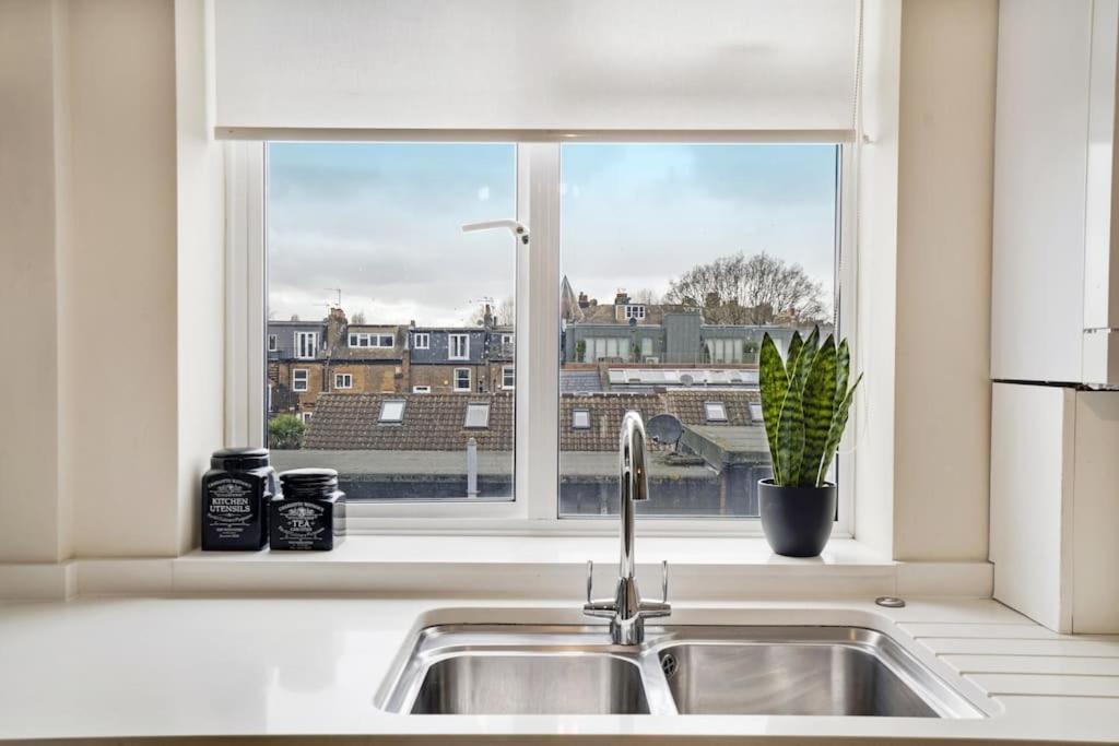 The Camden Bright & Beautiful 2-bed Retreat Apartment