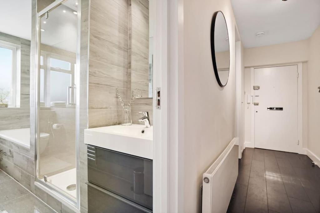 The Camden Bright & Beautiful 2-bed Retreat Apartment *