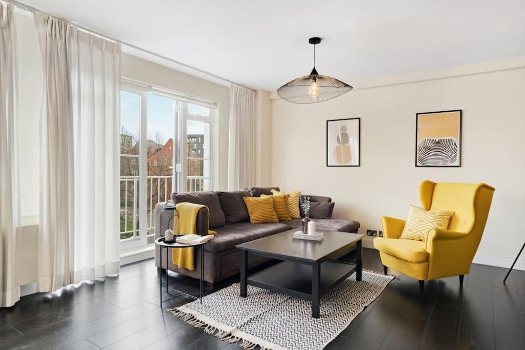 The Camden Bright & Beautiful 2-bed Retreat Apartment