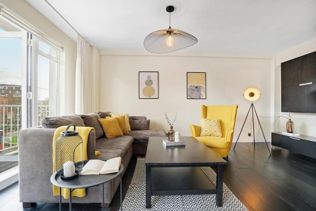 The Camden Bright & Beautiful 2-bed Retreat *
