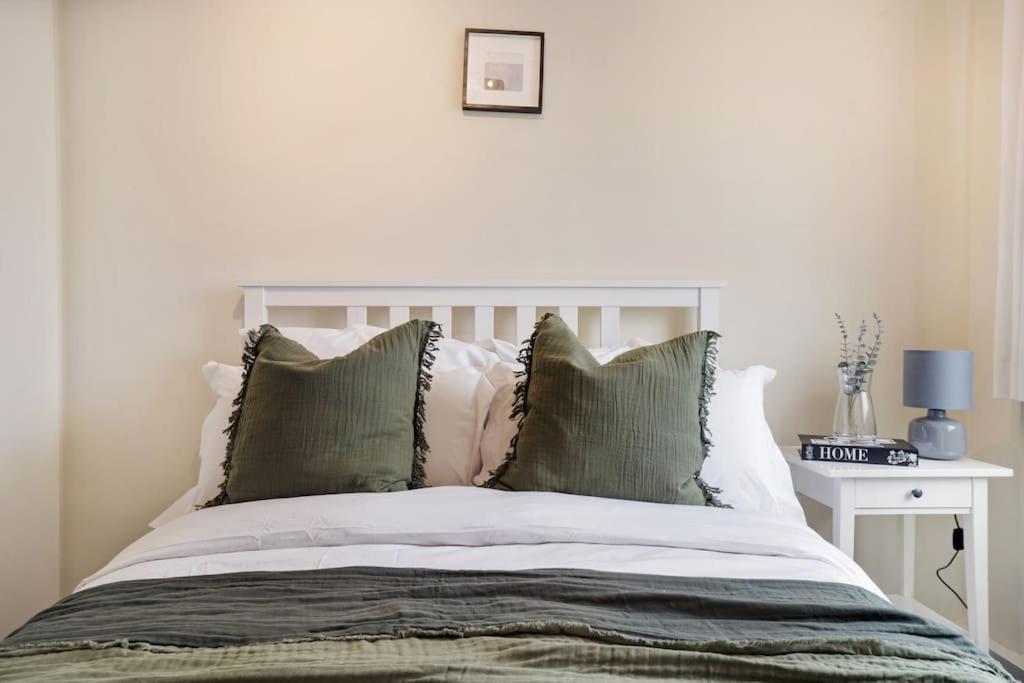 The Camden Bright & Beautiful 2-bed Retreat * London