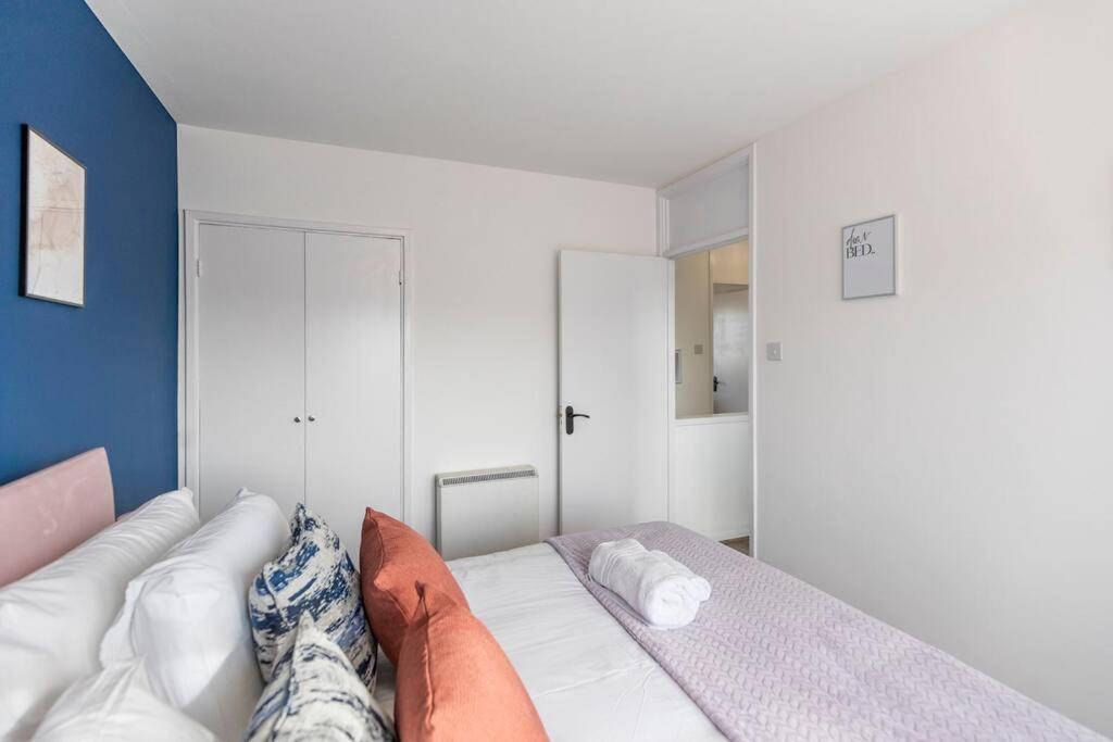 Shard View 2br Next Tower Bridge Apartment London
