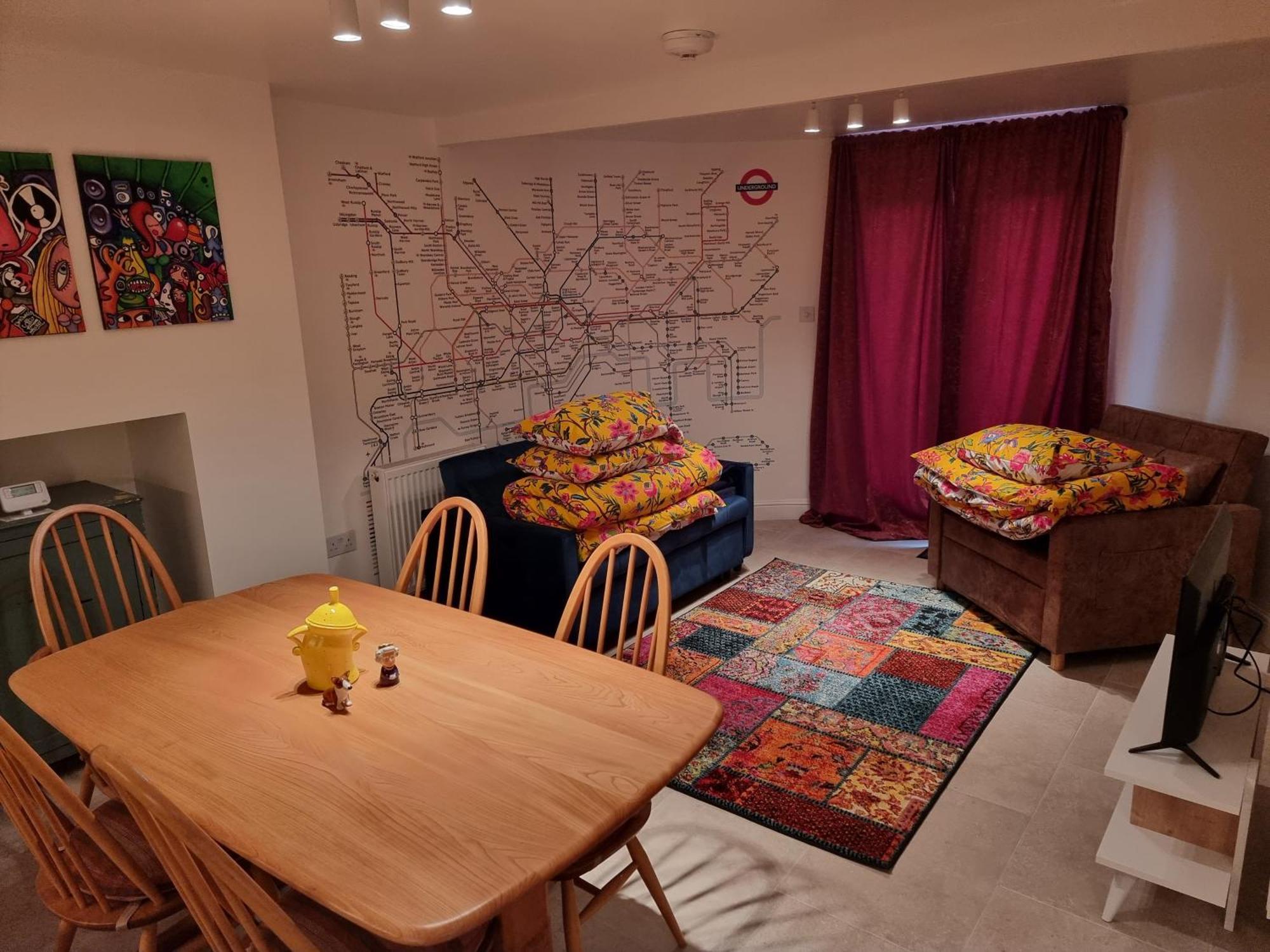 Entire Ground Floor Flat, Free Off-street Parking And Large Garden * London