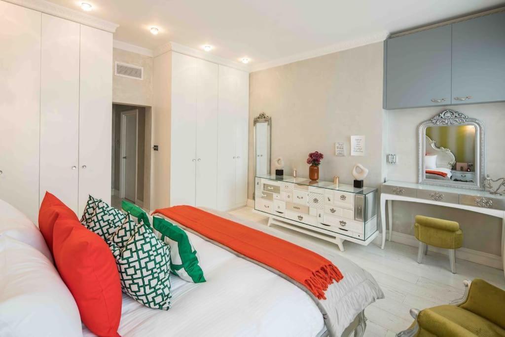 Central Harrods Super King 1br 2bed Ac London