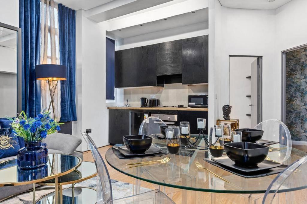 Two Bedroom Flat Right Opposite To Harrods Kb15 Apartment *
