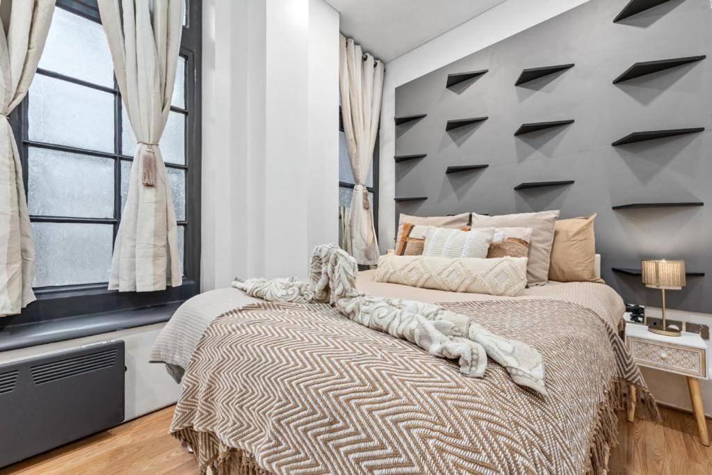 Two Bedroom Flat Right Opposite To Harrods Kb15 Apartment