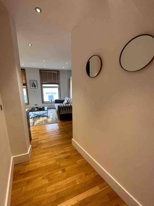 Grand Living Near Piccadilly Cov11 *