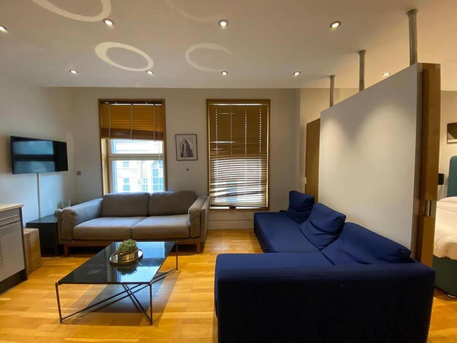 Grand Living Near Piccadilly Cov11 *
