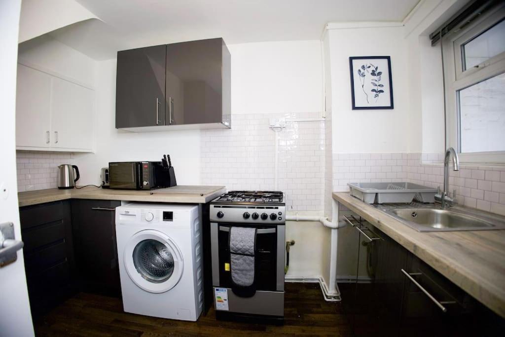 2 Bed Flat With Easy Access To Excel, Central London, City Airport, O2