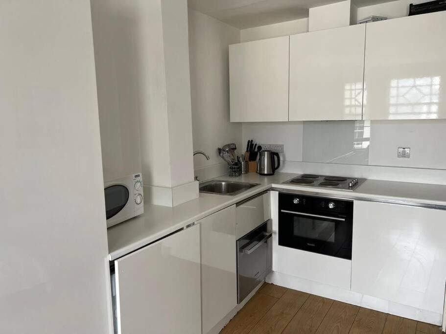 Apartment Piccadilly Living 1 Bedroom Flat In Vr11