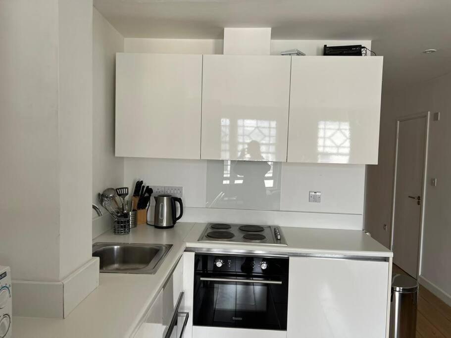 Piccadilly Living 1 Bedroom Flat In Vr11 Apartment London