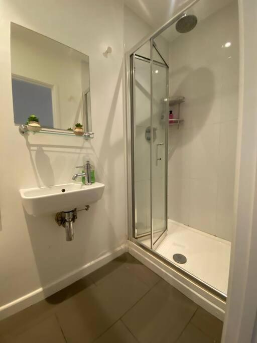 Sleep6 Flat At Iconic Piccadilly Circus Vr6 London