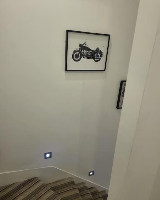 2 Bedrooms 2baths 3toilets Near Excel City Airport O2 Sleeps Up To 5 Apartamento *