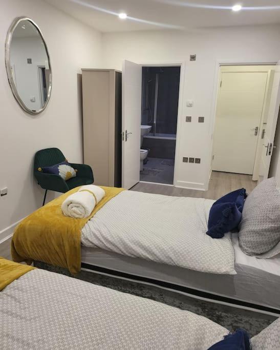 2 Bedrooms 2baths 3toilets Near Excel City Airport O2 Sleeps Up To 5 Apartamento *