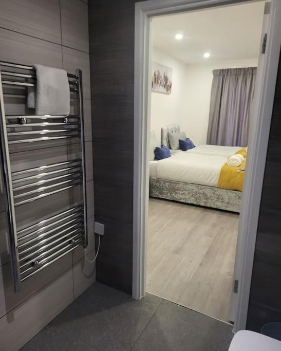 2 Bedrooms 2baths 3toilets Near Excel City Airport O2 Sleeps Up To 5 Apartamento *